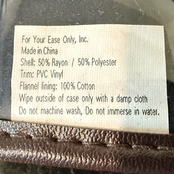 SILVER SAFEKEEPER Travel Toiletry Bags (2) - Picture 5 of 16